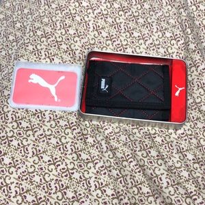 This is a black puma wallet it’s a brand new unused